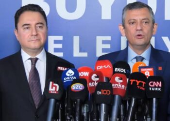 Babacan'dan Özel'e Dayanışma Ziyareti