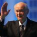 Bahçeli, telefonla görüşüyor; köşe yazısı yazıyor ama fotoğraf vermiyor!