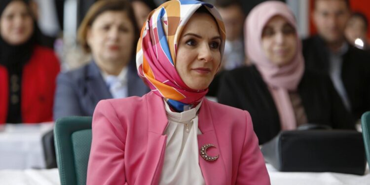 Bakan Göktaş 'leyleği havada' gördü!