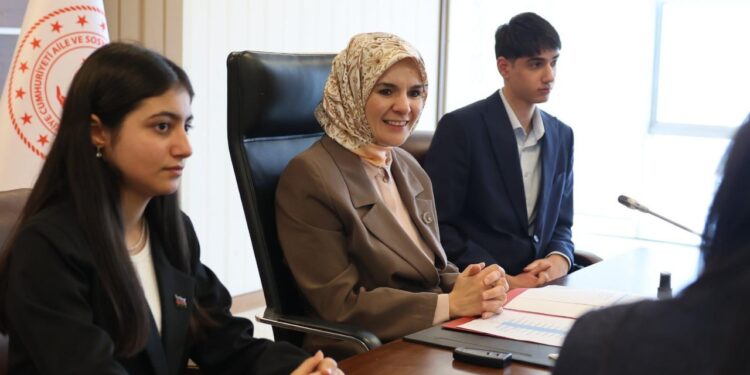 Bakan Göktaş'tan Şehit Çocuklarına Ziyaret