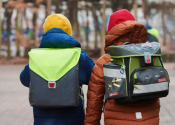 Berlin’de bir okulda zorunlu itfar tepkiye neden oldu