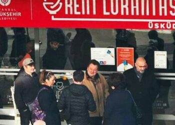 Bilmem iktidarımız farkında mı ama giderek komedi unsuruna dönüşmeye başladılar