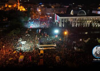 Binlerce insan, İmamoğlu için Saraçhane'de