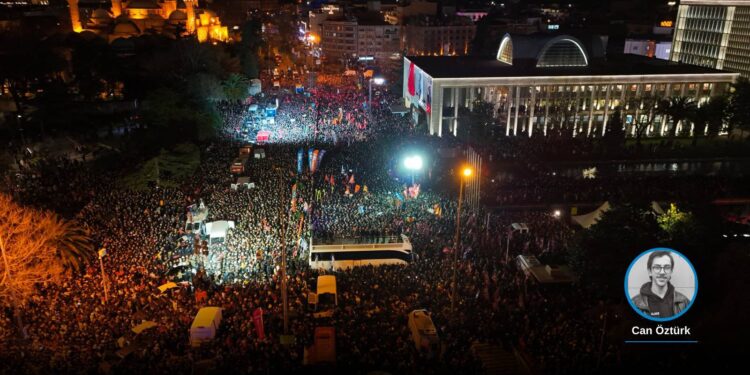 Binlerce insan, İmamoğlu için Saraçhane'de