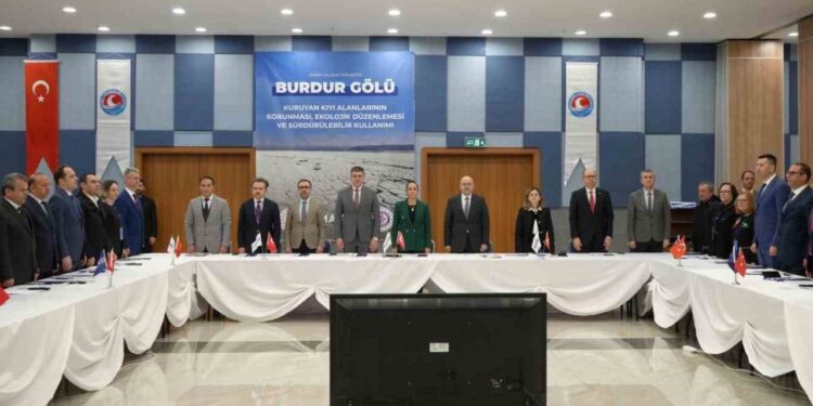 Burdur Gölü İçin Acil Önlemler Masaya Yatırıldı