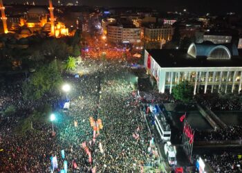 CHP, "Eylemde Şehzadebaşı Cami zarar gördü" iddialarına yanıt verdi