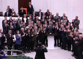CHP Meclis’te tarihi protestoya imza attı!
