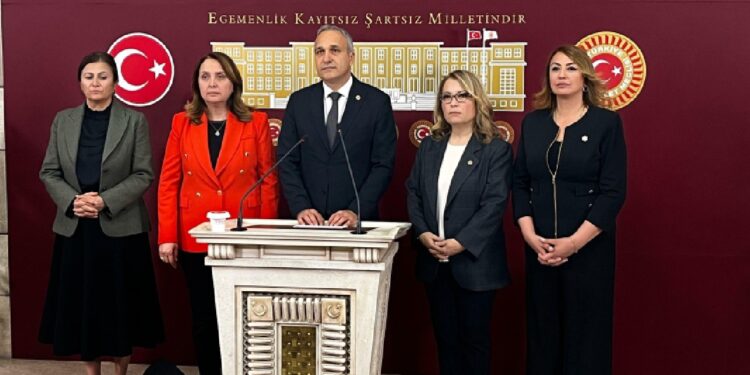 CHP'den 'Çocuk İstismarı' Çıkışı, Komisyona Tepki
