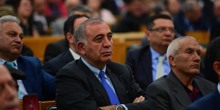 CHP'den istifa eden Gürsel Tekin, yeni parti kuruyor