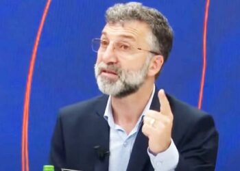 CHP'li Üsküdar Belediyesi’nde çalışan Yeni Akit yazarı Kenan Alpay, görevinden uzaklaştırıldı