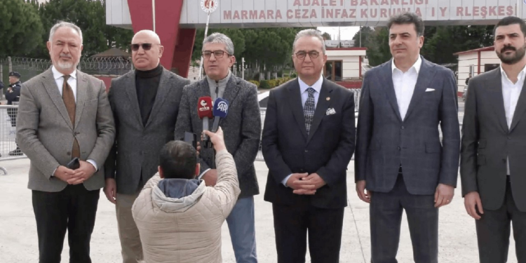 CHP'li Vekillerden Silivri'de Tutuklu Bulunan Birçok İsme Ziyaret