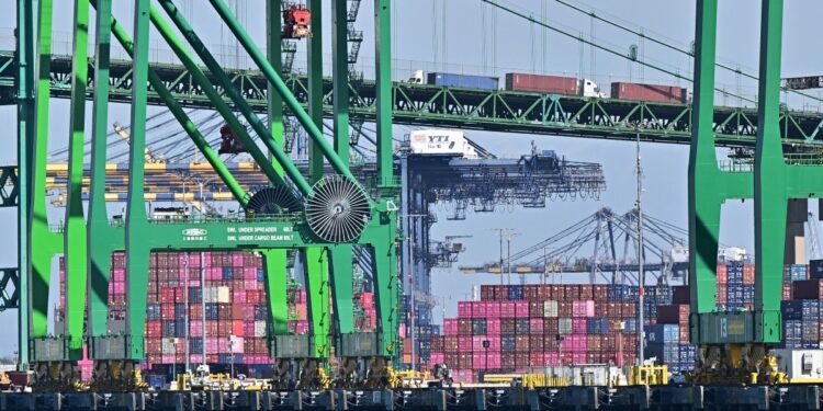 Çin ve Kanada’dan Trump’ın gümrük vergilerine misilleme