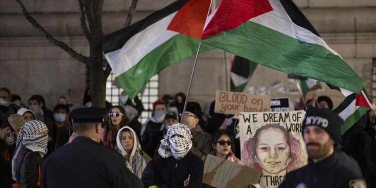 Columbia Üniversitesi’ndeki Filistin protestolarının lideri gözaltında: Green Card’ı iptal edildi