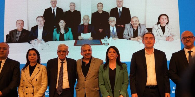 DEM Parti: PKK kongreyi toplamalı, terörle mücadele kanunu değişmeli!