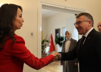 DEM Parti’den AKP’ye ‘çağrı’ ziyareti