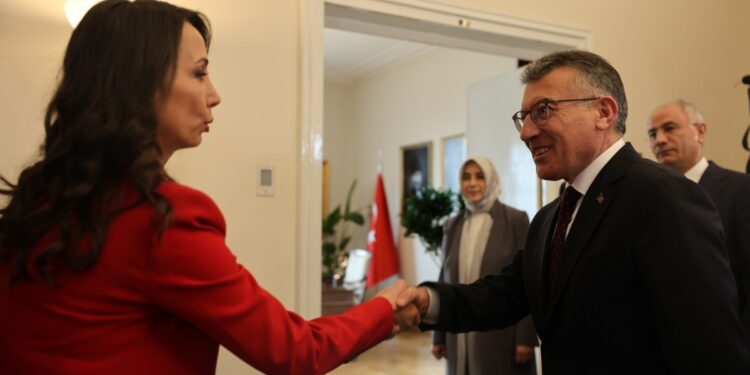 DEM Parti’den AKP’ye ‘çağrı’ ziyareti