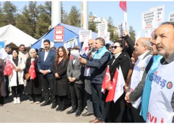 Diyarbakır'da işten çıkartılan belediye işçileri, eylemlerinin 251. gününde