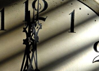 Dünyanın En Hassas Minyatür Saati Satışa Sunuldu