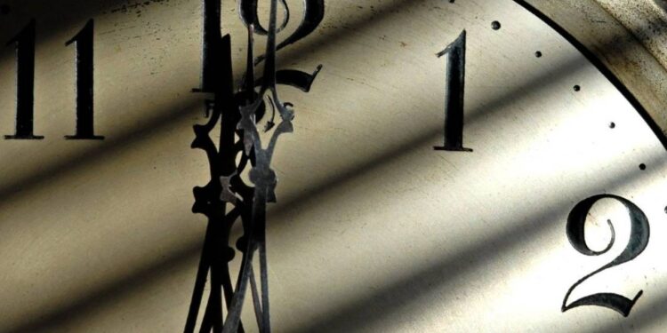 Dünyanın En Hassas Minyatür Saati Satışa Sunuldu