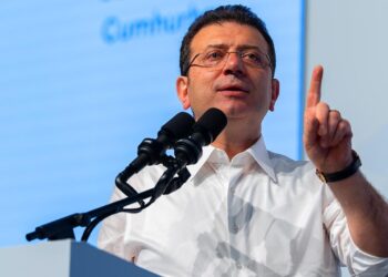 Ekrem İmamoğlu'nun Gözaltına Alınmasına Tepkiler Çığ Gibi!