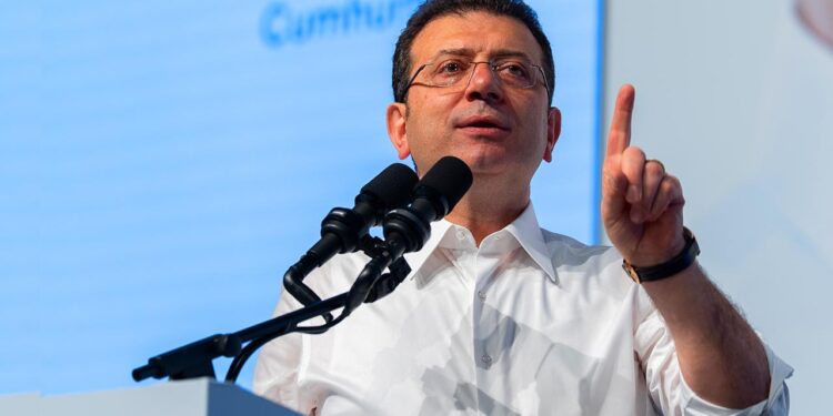 Ekrem İmamoğlu'nun Gözaltına Alınmasına Tepkiler Çığ Gibi!