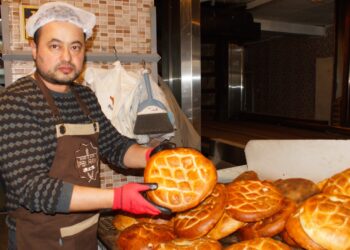 Ekşi mayalı ve sütlü pide