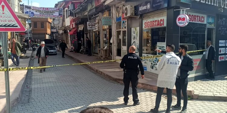 El Şakasına Sinirlendi, Önüne Gelene Pompalı Tüfekle Kurşun Yağdırdı