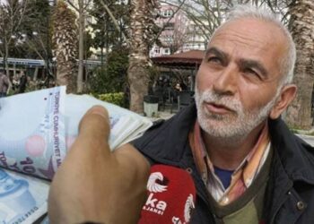 Emekliler Bayram İkramiyesine İsyan Etti: 'Onlar Bu Parayı Bahşiş Veriyor, Biz Sürünüyoruz!'