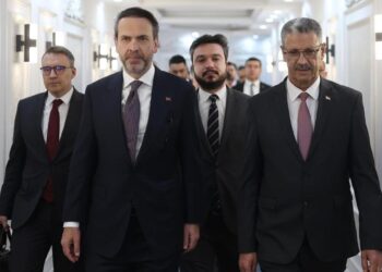 Enerji ve Tabii Kaynaklar Bakanı Bayraktar, Irak Başbakan Yardımcısı Abdülgani ile Bir Araya Geldi