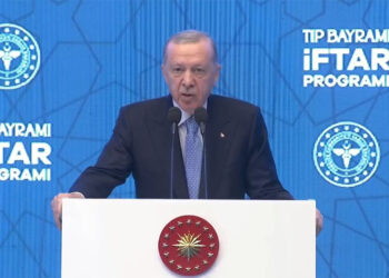Erdoğan, sağlık çalışanlarıyla iftarda buluştu: ”37 bin sağlık personeli istihdam edeceğiz”