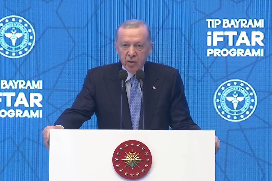 Erdoğan, sağlık çalışanlarıyla iftarda buluştu: ”37 bin sağlık personeli istihdam edeceğiz”