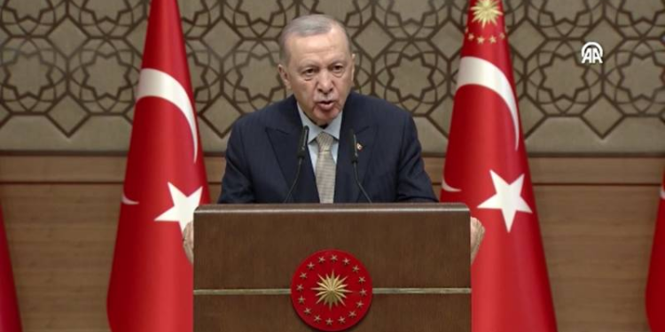 Erdoğan'dan boykot tepkisi; üç-beş muhterisin faşizan siyaseti!