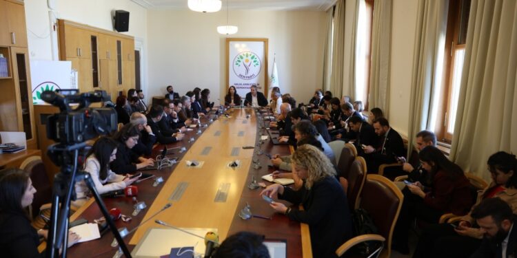 Eş Genel Başkanlar: Devletin rol alması gerekiyor ki yol haritası belli olsun