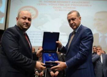 Eski AKP'li Üsküdar Belediyesi'nde yandaş ihale; 3.6 milyonluk şemsiye satılmış
