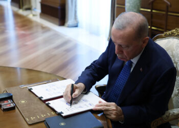 Gençler cezaevine gönderilirken Erdoğan iki Hizbullahçıyı "affetti"