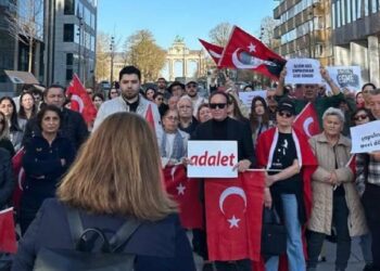 Gurbetçiler Ekrem İmamoğlu İçin Sokaklara Çıktı