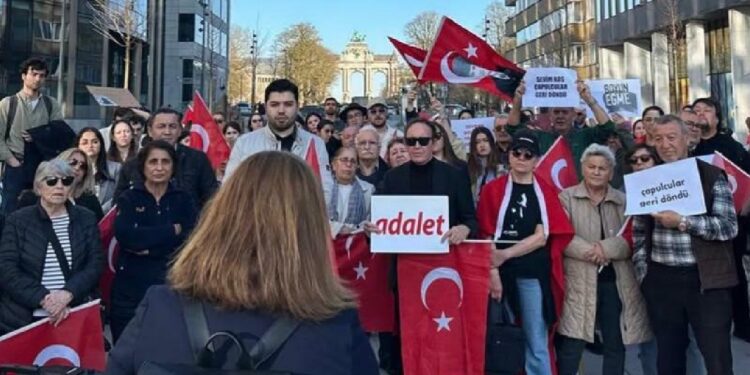 Gurbetçiler Ekrem İmamoğlu İçin Sokaklara Çıktı