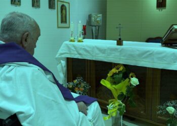 Haftalardır Hastanede Yatan Papa Franciscus'tan İlk Fotoğraf