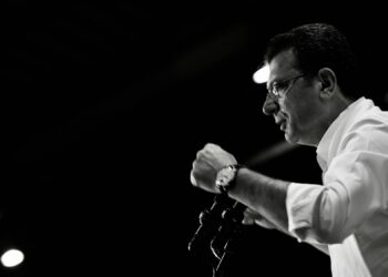 Hem demokrasiye hem de hukuka suikast yapılmıştır