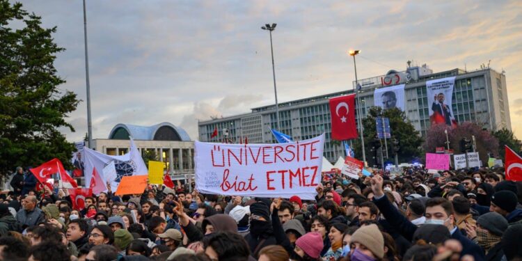 İBB soruşturmaları: Gözaltındakilerin ifade işlemleri bitti