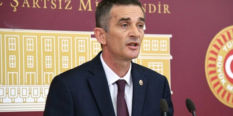 İYİ Parti'den İstifa Etmişti! Ümit Dikbayır CHP'ye mi Katılacak? O İddialara Açıklama Geldi