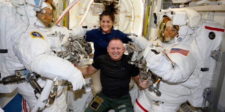 İki Astronot Mahsur Kalmıştı! Kötü Haber Geldi, 'Uzay' Kabusu Bitmiyor