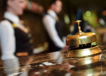 İki erkeğin aynı odada kalmasına 'izin vermeyen' otele ceza