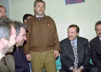 İmamoğlu’nun tutuklanmasına tepki göstermişti; Hüseyin Kocabıyık, AKP’den ihraç edildiğini Erdoğan’ın cezaevindeki fotoğrafıyla duyurdu