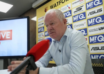 İngiliz Gazeteci Canlı Yayına Fenerbahçe Tişörtüyle Çıktı: O Anlar Gündem Oldu