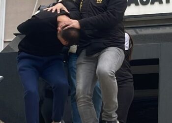 İnternet Dolandırıcılarına Operasyon! Gizli Bölmede Yakalandı