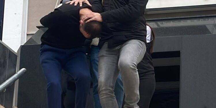İnternet Dolandırıcılarına Operasyon! Gizli Bölmede Yakalandı