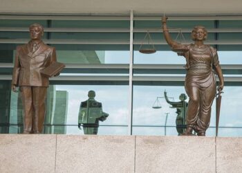 İşitme engelli ve dilsizlere seri ve basit yargılama yolu