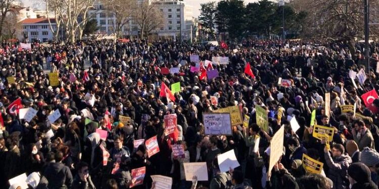 İstanbul'da İmamoğlu protestolarında gözaltına alınanlardan 5'i tutuklandı
