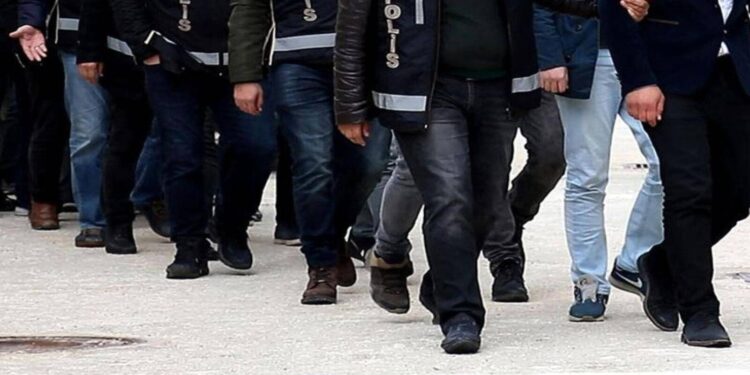 İstanbul'da uyuşturucu operasyonlarında yakalanan 8 zanlı tutuklandı